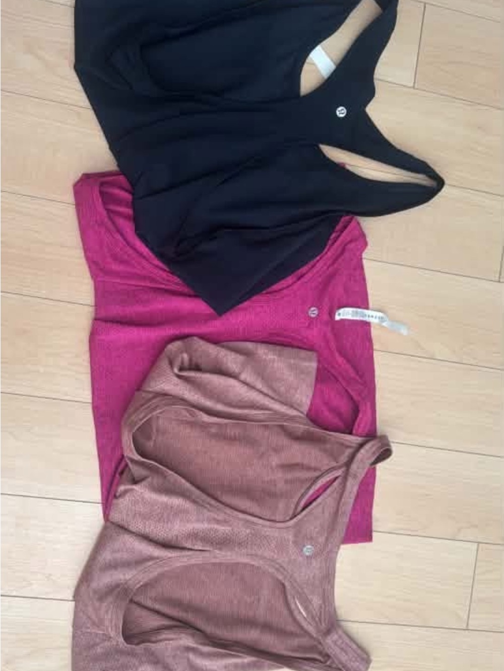 🍋 lots of 3 lululemon racer back tanks